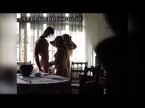 ❤️ Секс друзі запрошують гіганта і втрьох з ним ️ Порно у нас ❌️